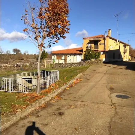 Beautiful 8 -Bed Cottage In Ceadea Fonfria Spain